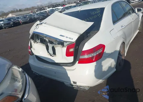 2010 Mercedes-Benz E 63 Amg z USA, uszkodzony, nr VIN WDDHF7HB0AA095578